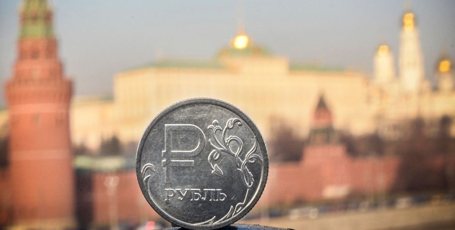 Рубль дорожает, невзирая на конец месяца, дешевую нефть и длинные выходные